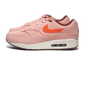 NIKE AIR MAX 1 PRM (CORAL STARDUST/BRIGHT
CORAL/OXEN BROWN)